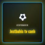 Jestbahis tv canlı yayın ekranında heyecanla futbol maçı izleyen bir sporsever